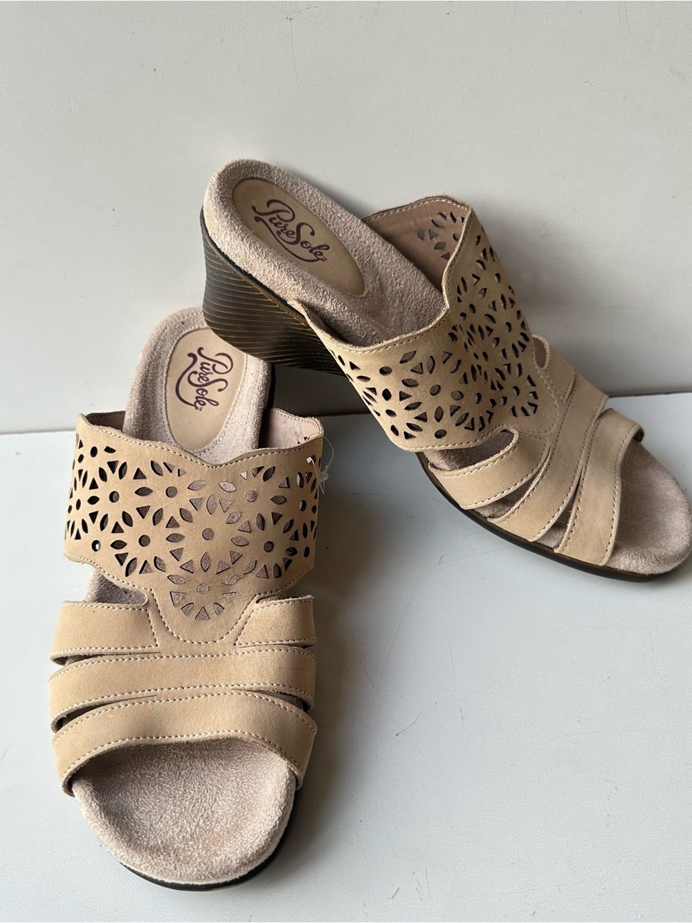 PureSole Sz 9 Laser Cut Floral Design Wedge Sandals Tan Comfort Slides